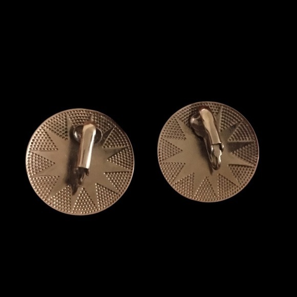 Vintage Sunburst Clip-on Earrings - Picture 6 of 8